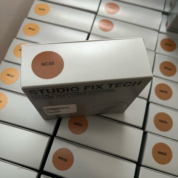 New MAC Studio Fix Tech Cream-To-Powder - Picture 14 of 14